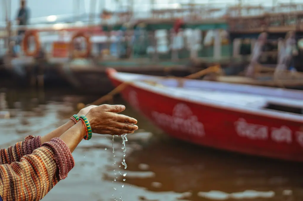 unsplash_smqIYHn93mQ_varanasi ghat.webp