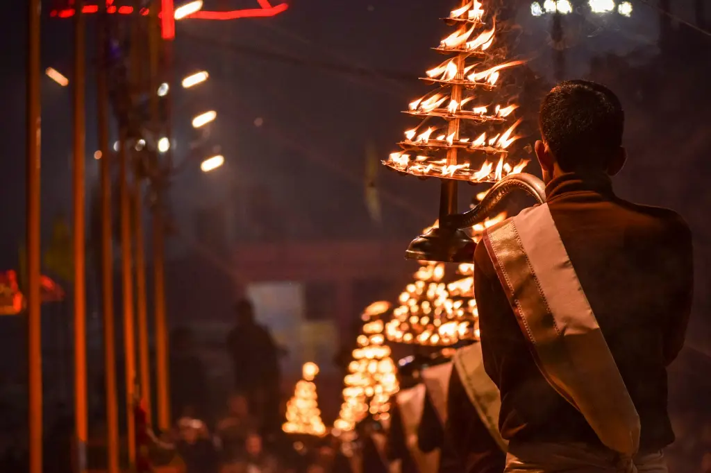 unsplash_f1L2qHKNdhw_varanasi.webp